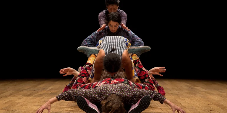 How to Develop Stage Presence That Captivates Any Audience